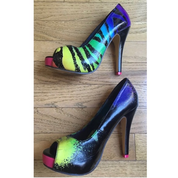 Iron Fist Size 6 Rainbow Zebra Peep Toe Heels - Picture 3 of 8